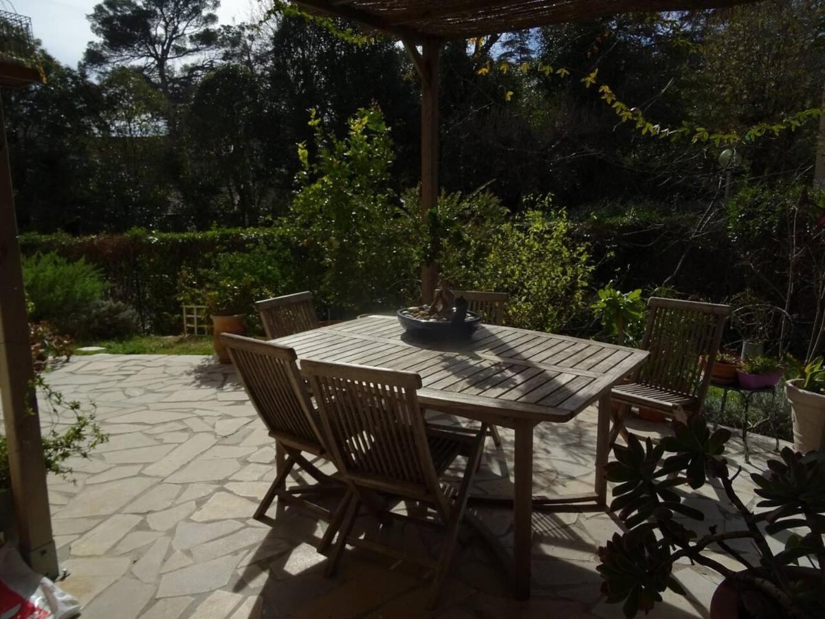 Appartement Tranquille Avec Jardin Et Piscine Frejus Bagian luar foto