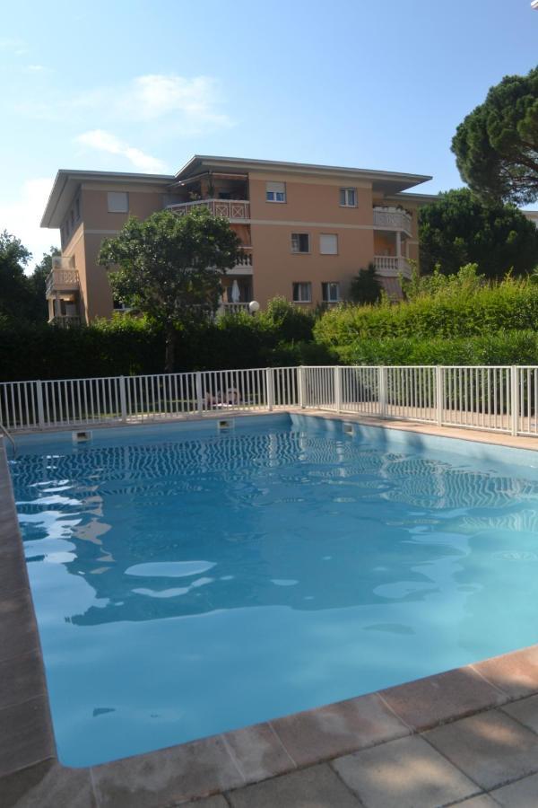 Appartement Tranquille Avec Jardin Et Piscine Frejus Bagian luar foto